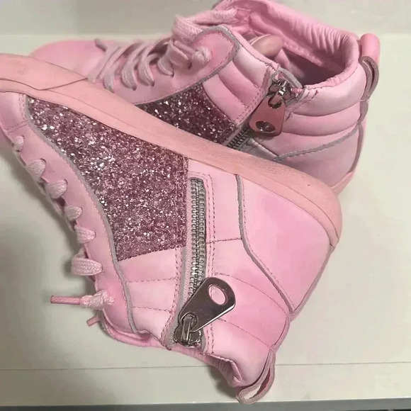 Sneakers - Picture 5 of 7